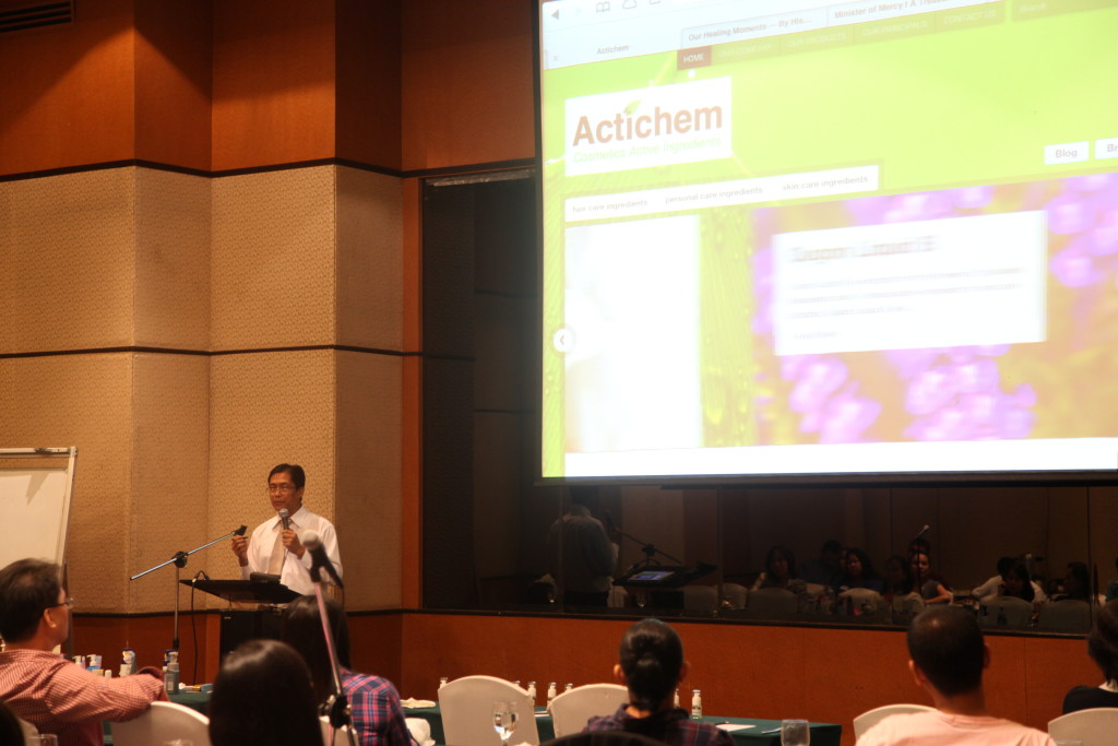 Actichem président Felix Peru addresses thé guests.